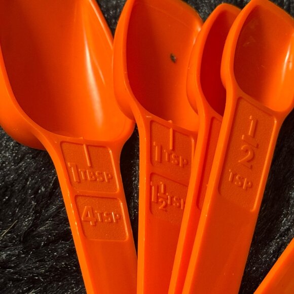 Tupperware Orange Plastic Measuring Spoons Set Of 5 With 1/8 To 1 Tsp - Picture 3 of 6